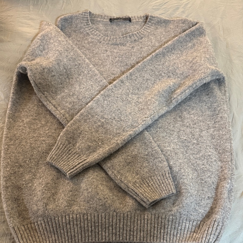 Brandy Melville: Gray Sweater